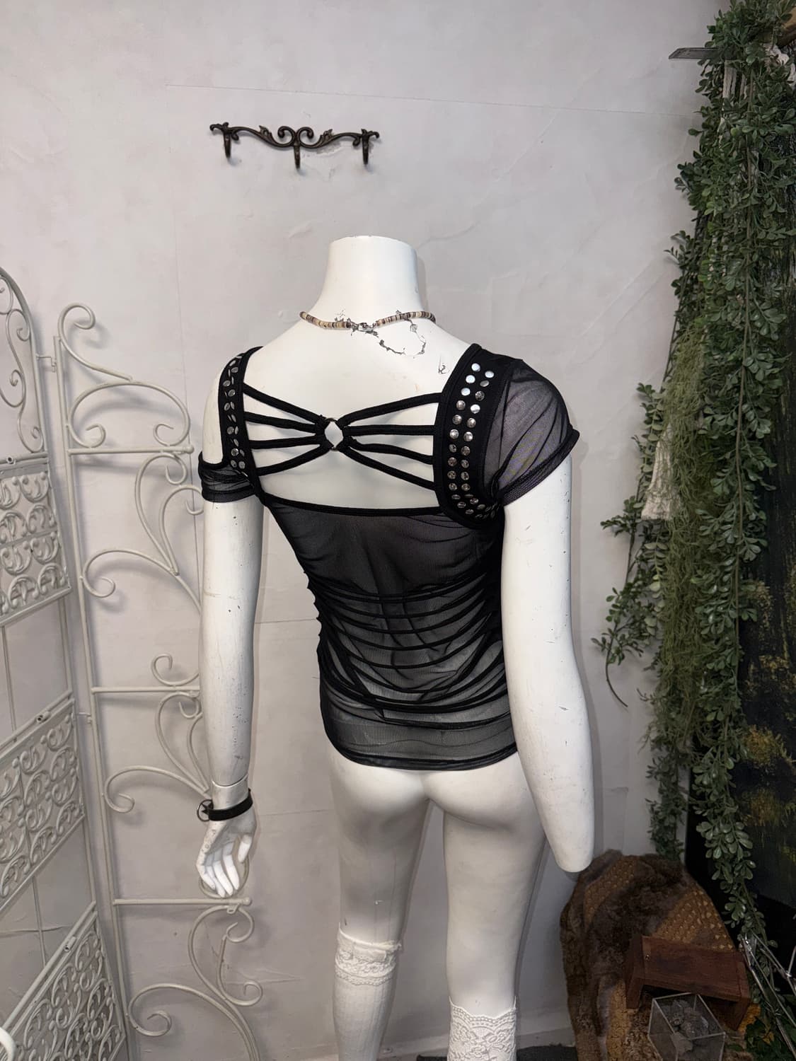 Black unbal shoulder back detail half t 상품이미지7