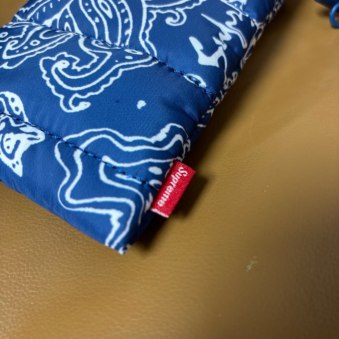 슈프림 퍼퍼 넥 파우치 샤코슈 미니백 가방 22fw 블루 페이즐리 상품이미지3