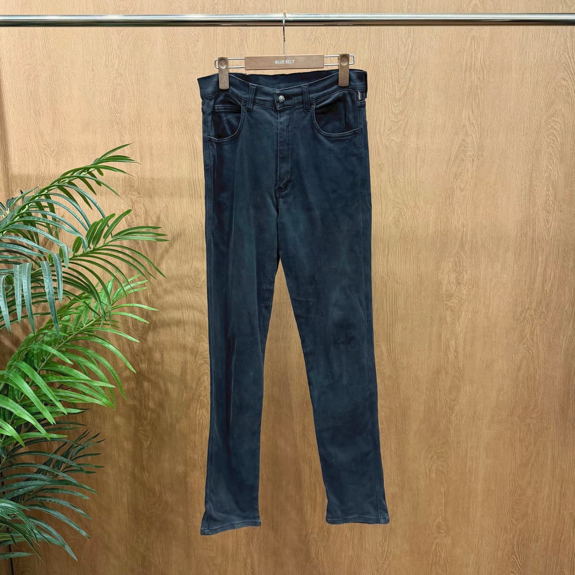 베르사체 스포츠 데님 팬츠 로고 각인 버튼 사이드 탭 디테일 슬림핏 블랙 상품이미지1