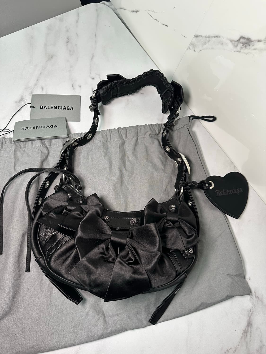 [SA 정품] 발렌시아가 리본 르카골 블랙 xs 한정판 상품이미지1