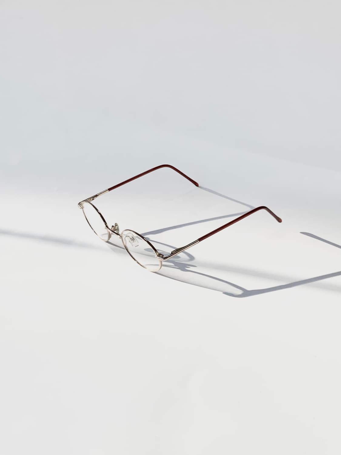 [픽키-648] 소형 골드 메탈 오벌 안경 미니멀 버건디 템플 데드스탁 상품이미지3