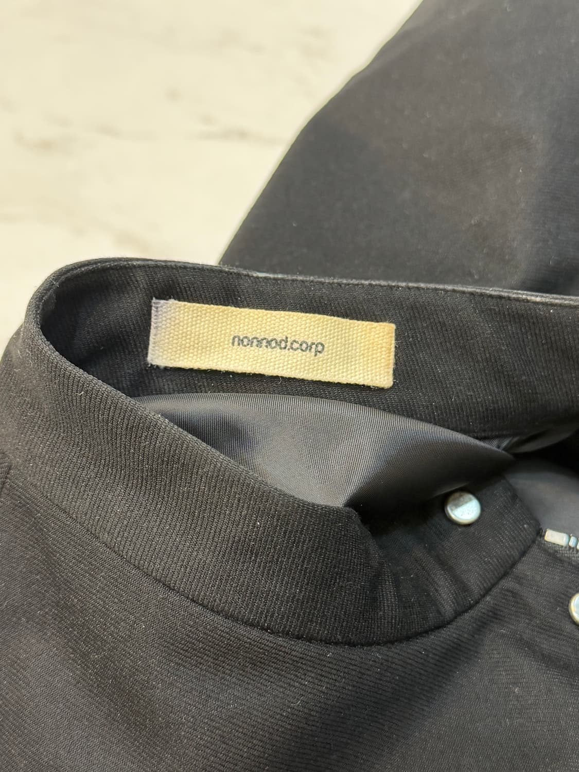 논노드 SS 크롭 라이더 자켓 매트블랙 상품이미지3