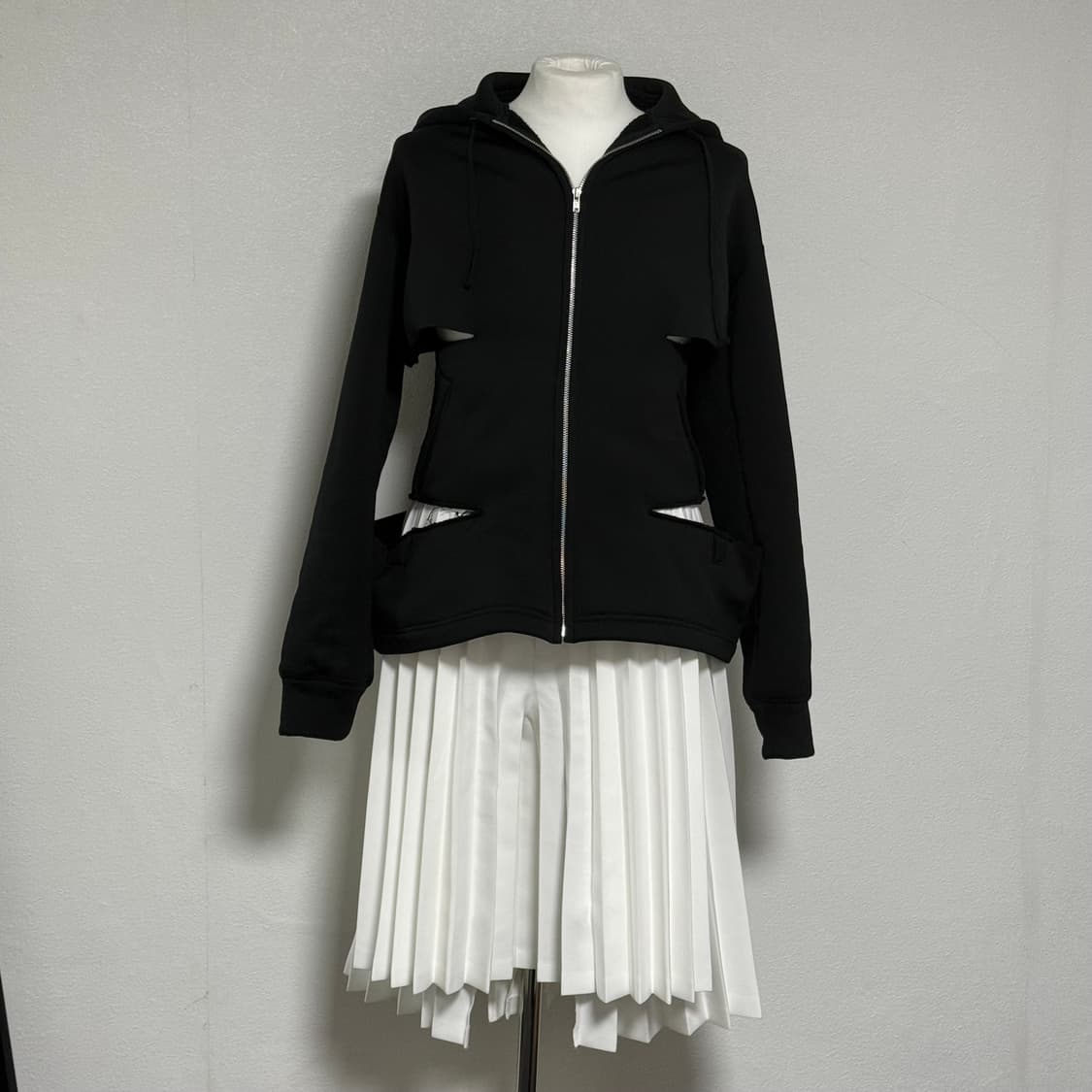 24aw 꼼데가르송 옴므플러스 컷아웃 후드집업 m 상품이미지1