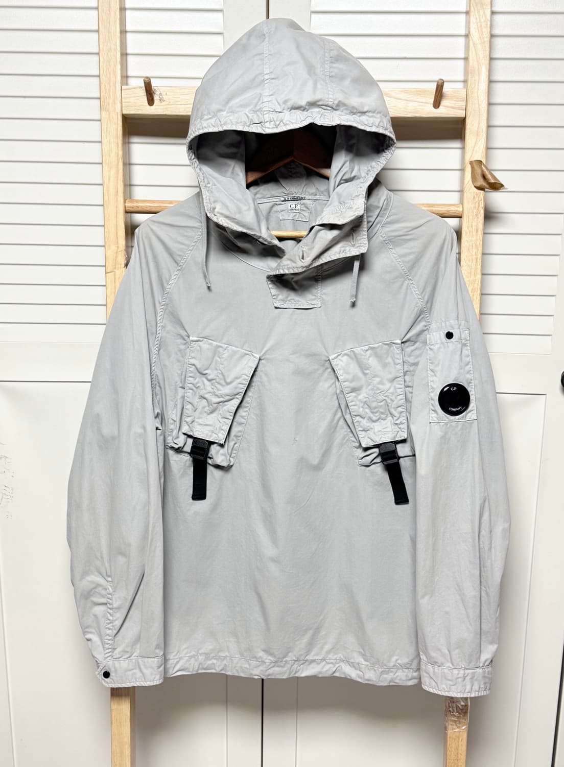 CP 컴퍼니 렌즈 와펜 아노락 후드 바람막이 자켓 상품이미지1