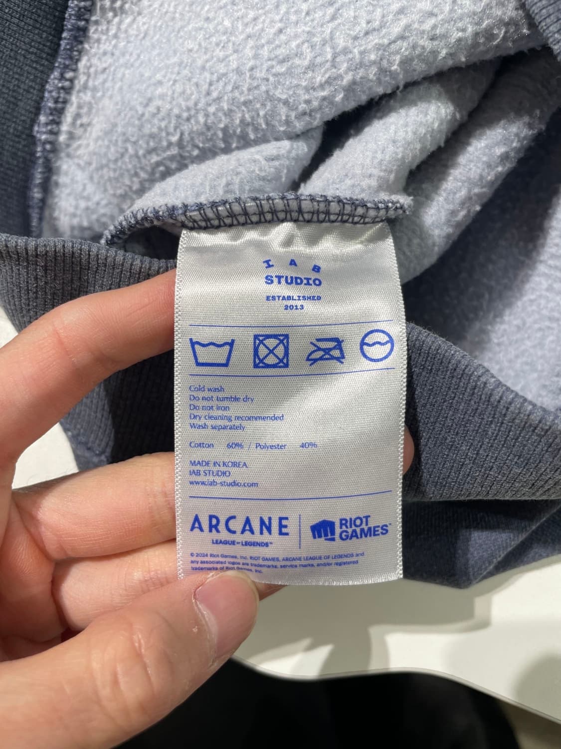 아이앱 스튜디오 x 아케인 네이비 블루 징크스 후디 상품이미지8