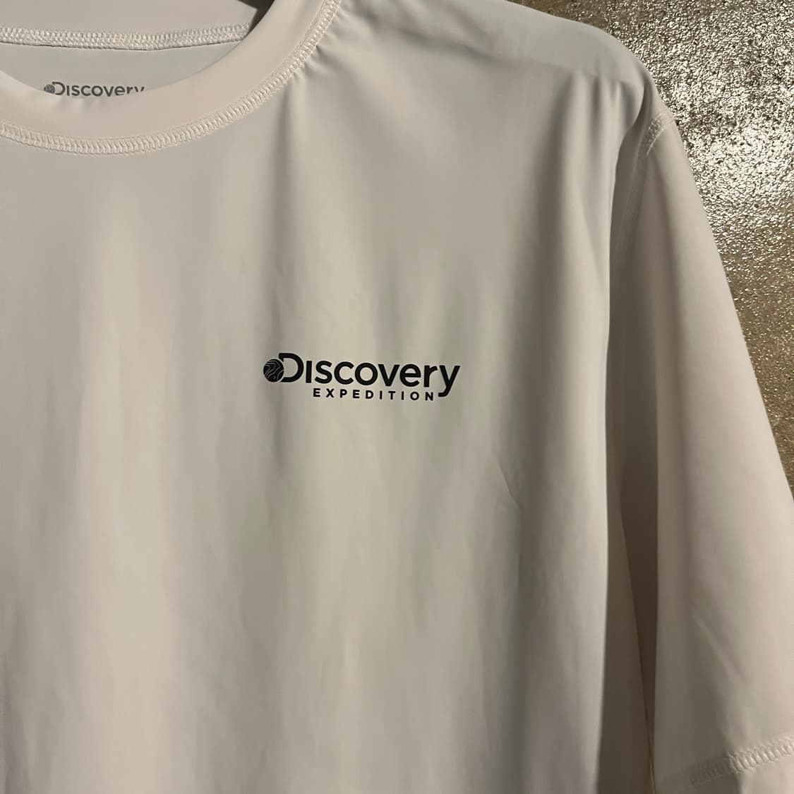 디스커버리 라운드 반팔티 상품이미지2
