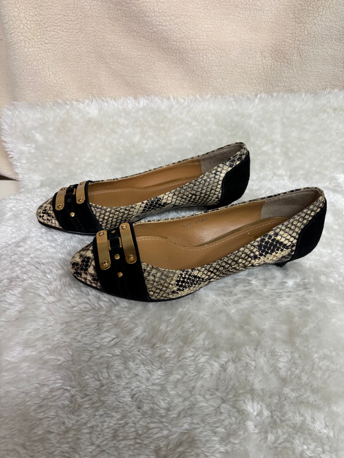 헨리메인(HENLY MAIN)뱀피 패턴 골드 메탈 버클 펌프스 상품이미지2