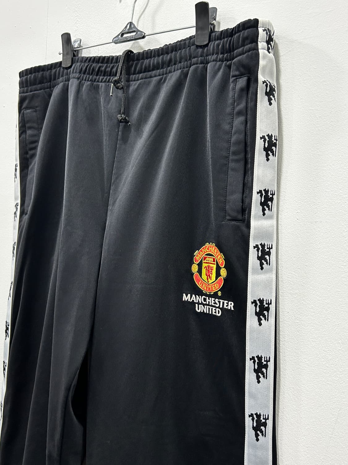 맨체스터 유나이티드 트랙팬츠 블랙 100 상품이미지2