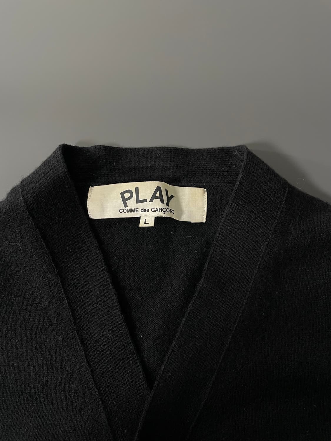 [L] 꼼데가르송 화이트 와펜 자수로고 울 가디건 상품이미지9