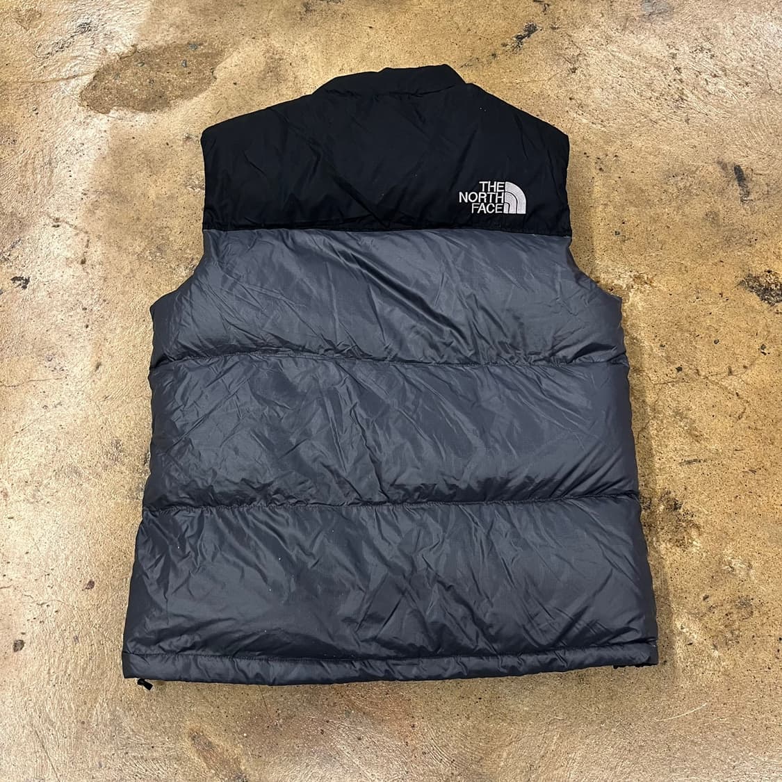 노스페이스 그레이 블랙 눕시 패딩 조끼  상품이미지3