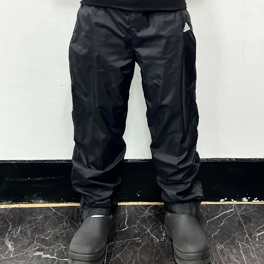아디다스 00s 유광 블랙 삼선 트랙팬츠 상품이미지2