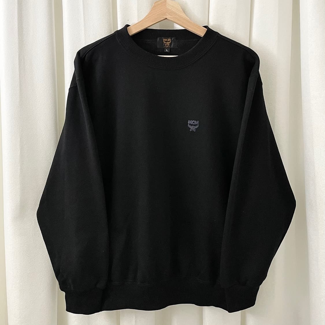 MCM 블랙 미니멀 맨투맨  상품이미지2