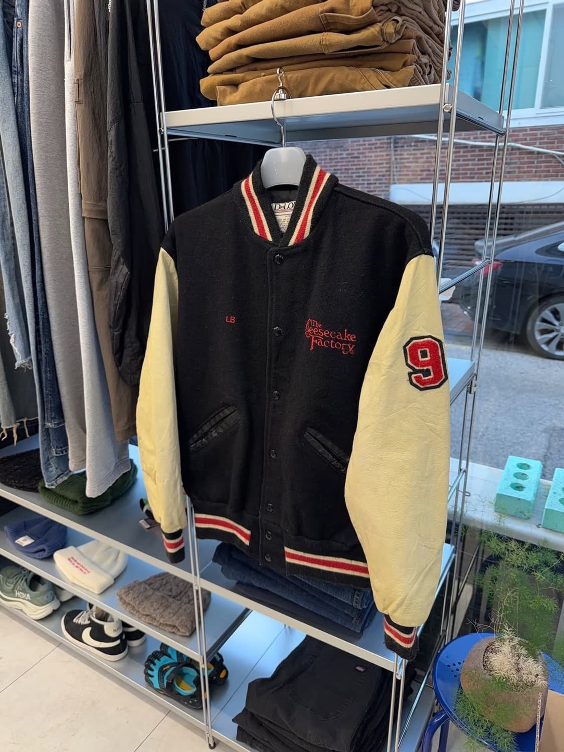 The cheesecake factory varsity jacket 상품이미지3