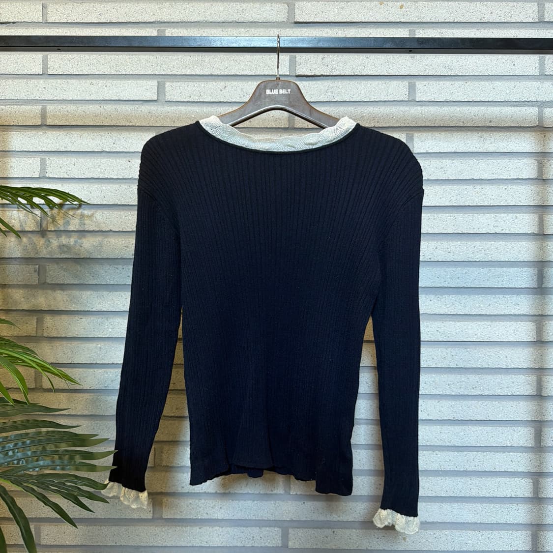 JPN VINTAGE 롱슬리브 골지 니트 레이스 프릴 디테일 슬림핏 남색 상품이미지2