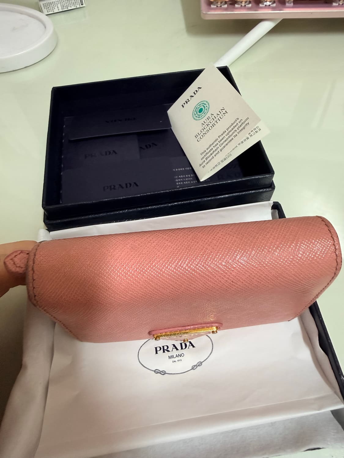 프라다 사피아노 트라이앵글 반지갑 핑크 상품이미지2