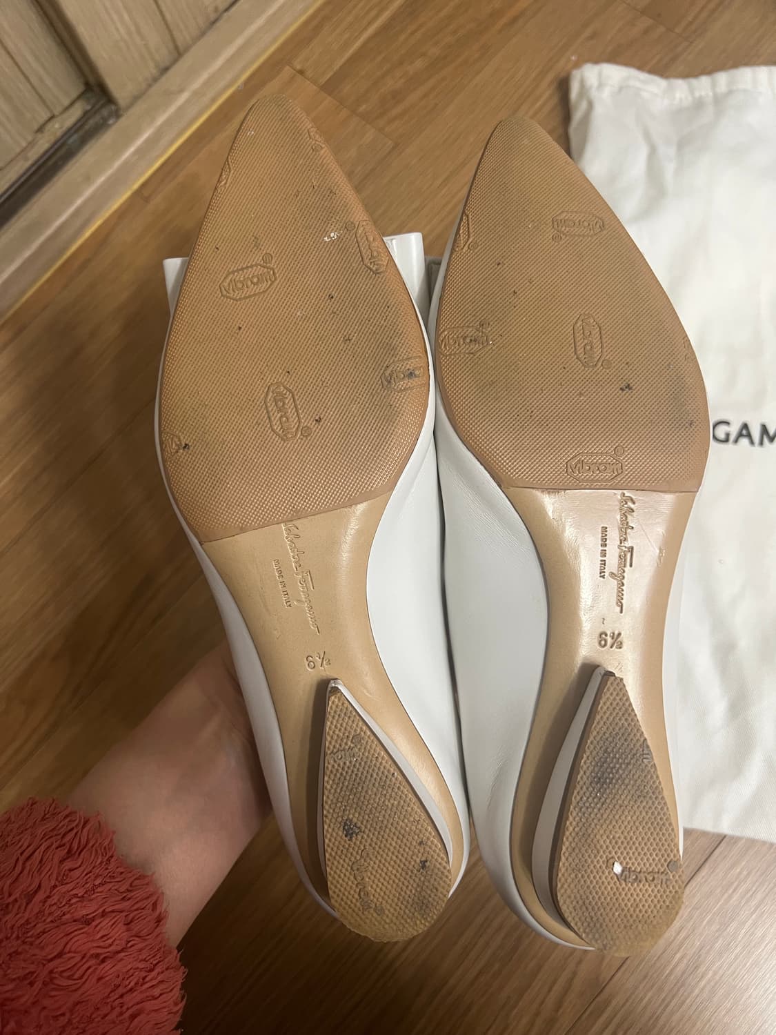 페레가모 뉴비바플랫 화이트 6.5 C볼 상품이미지2