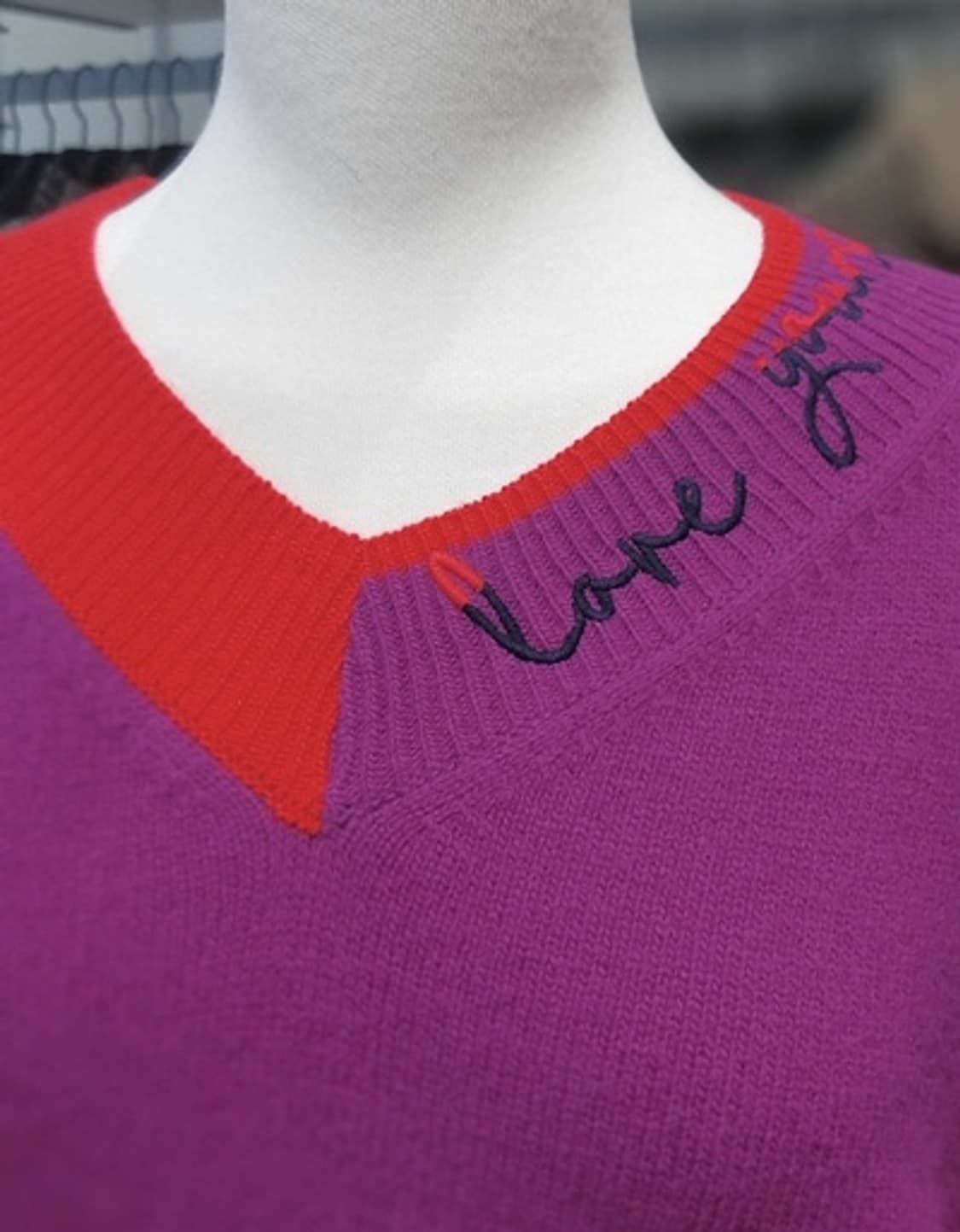 베네통 레터링 V넥 니트  상품이미지3