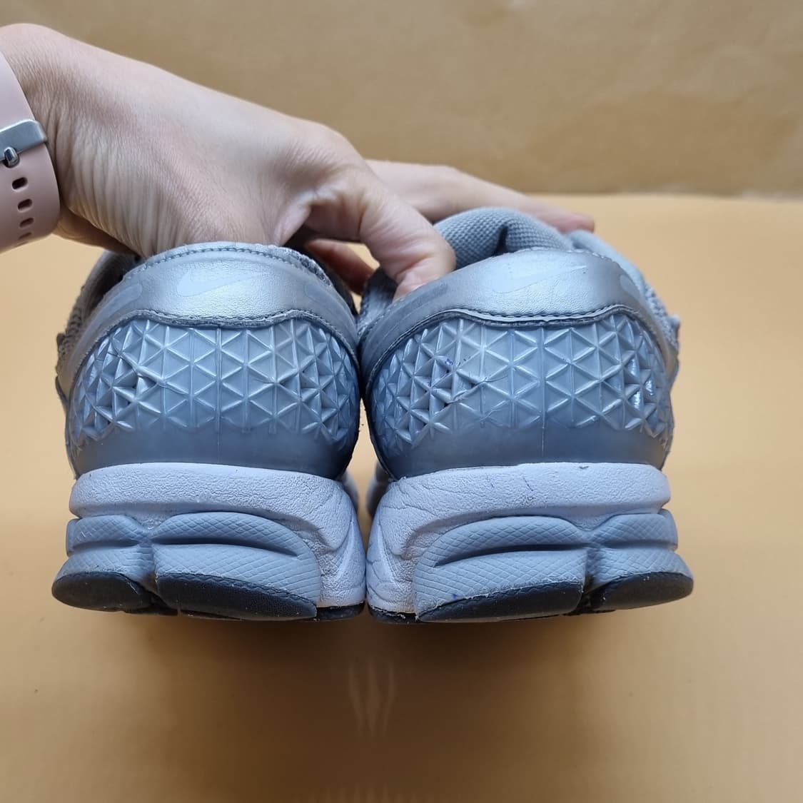 나이키 줌 보메로5 남성운동화260 상품이미지4