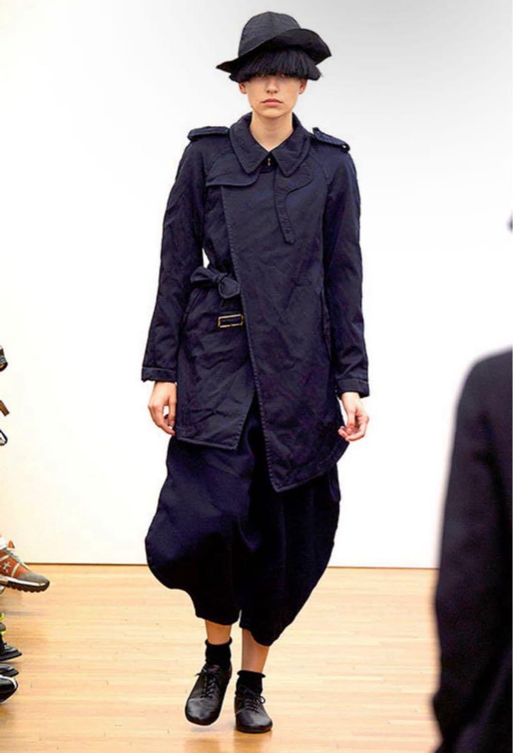 Asymmetric star trenchcoat  상품이미지4