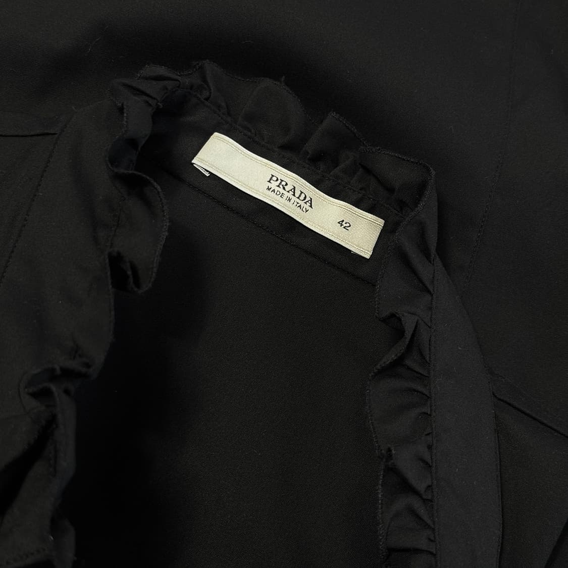 프라다 슬리브리스 러플 셔츠 상품이미지3