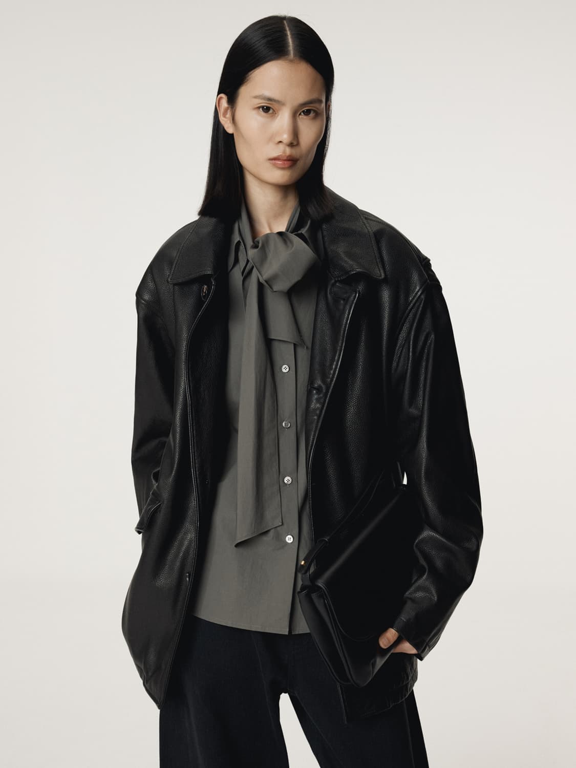 렉토 RECTO 커브드 숄더 라인 블라우스 오프 화이트 상품이미지2