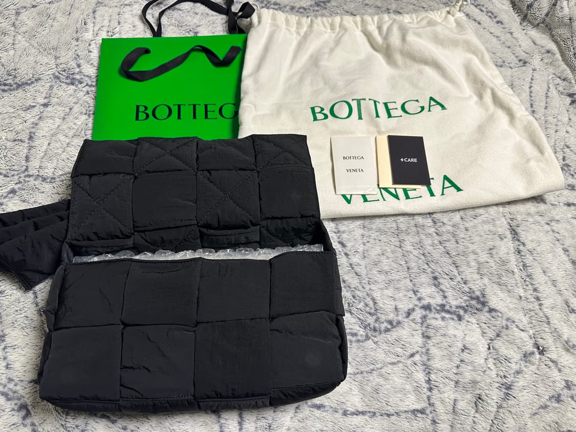 보테가베네타 패디드 테크 카세트백 미디움 상품이미지3