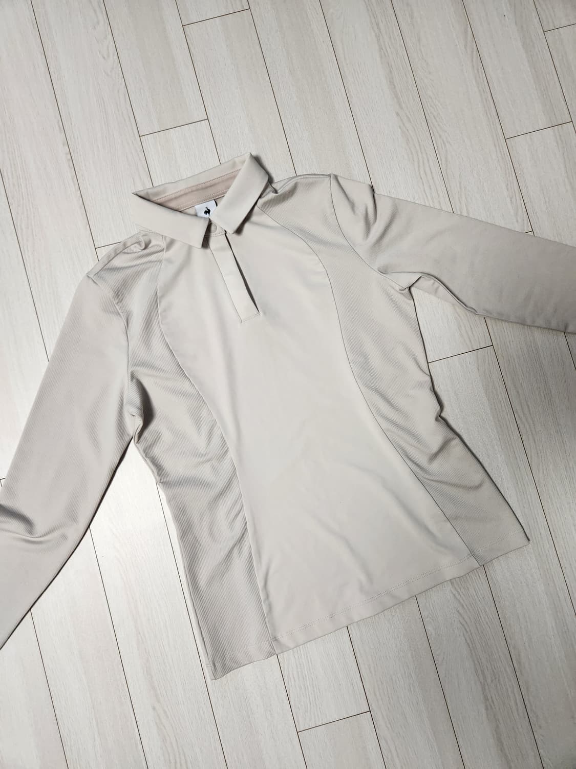 르꼬끄 여성 긴팔 카라 티셔츠 사이즈s

오염 하자없이 깨끗해요^^ 상품이미지2