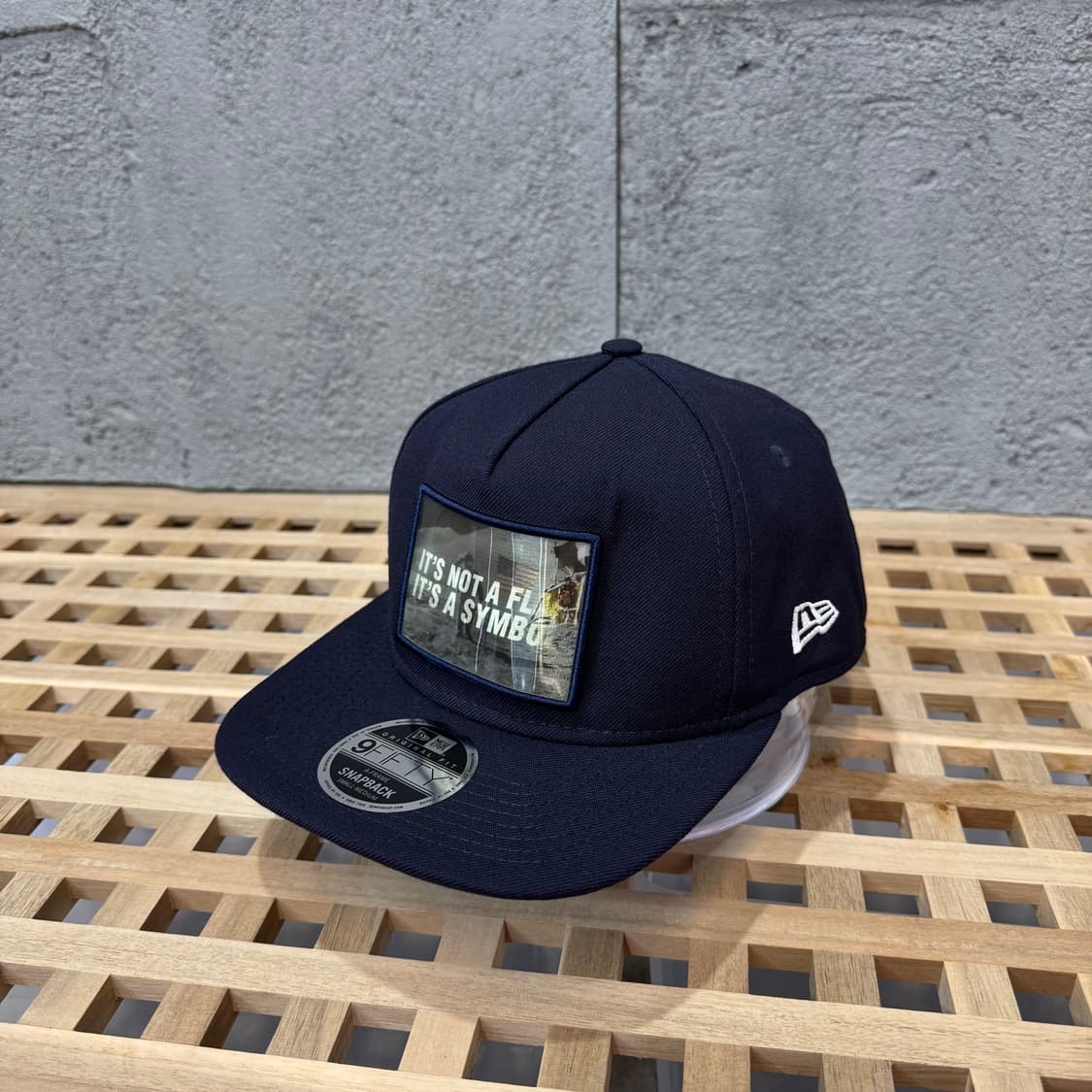 뉴에라 x ISA 홀로그램 9fifty 캡 상품이미지3