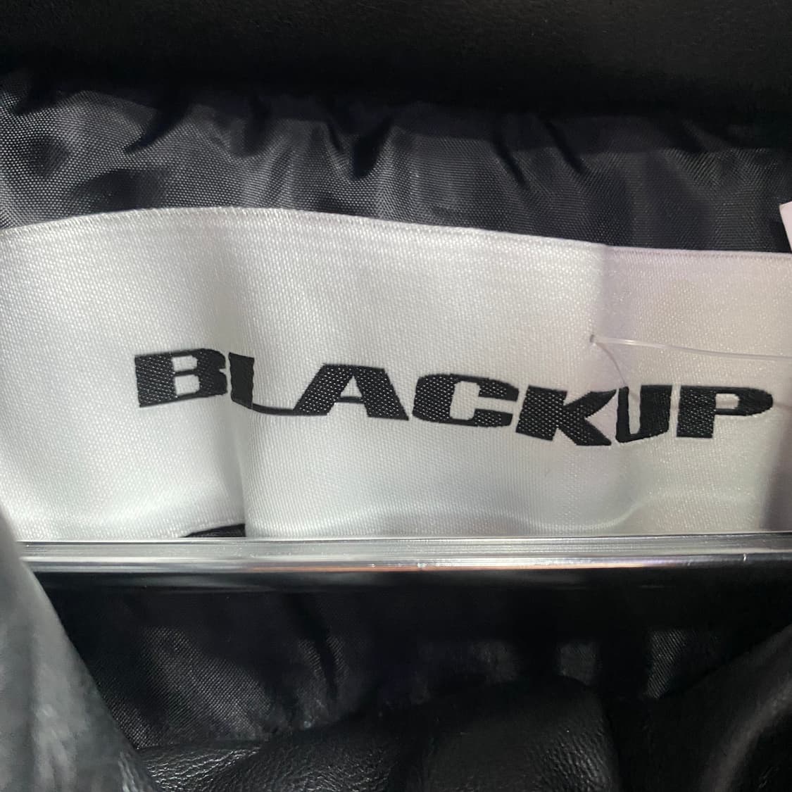 블랙업 블랙 스트링 크롭 패딩 B4067 상품이미지3