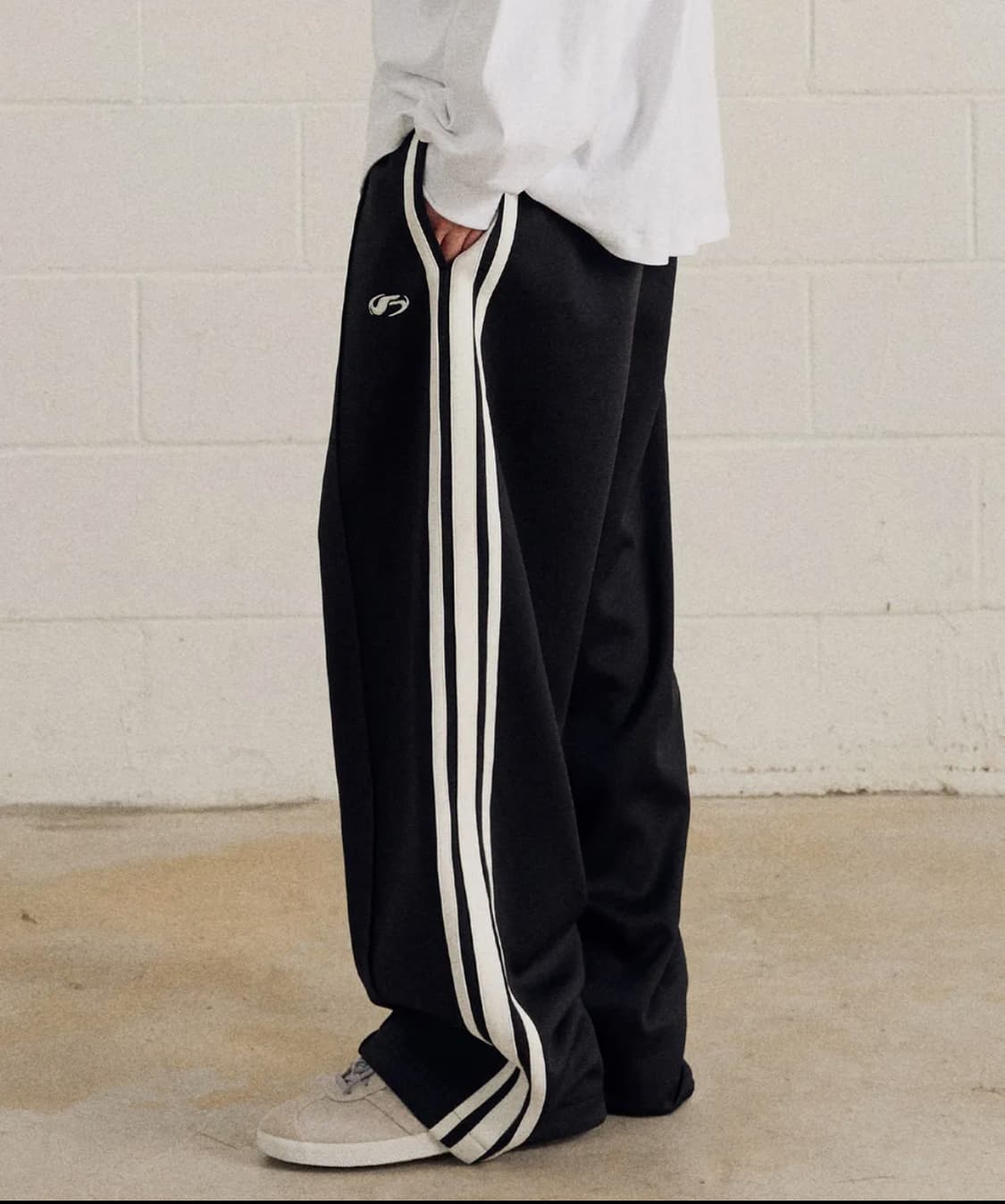 필루미네이트 핀턱 트레이닝 바지 상품이미지1