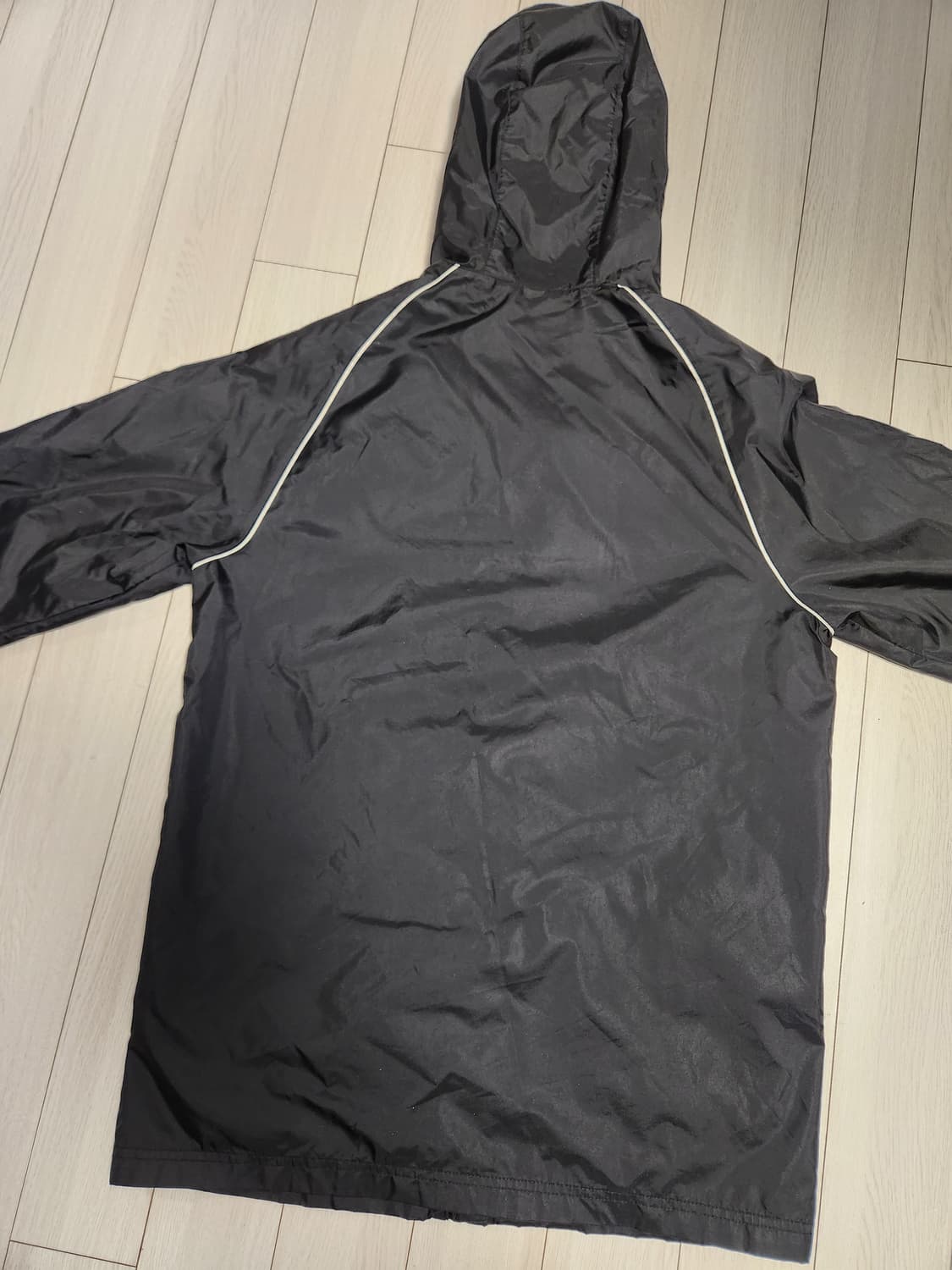 새상품급)아디다스 코어18 레인 우븐 바람막이 자켓 사이즈M

여러 중고 상품이미지4