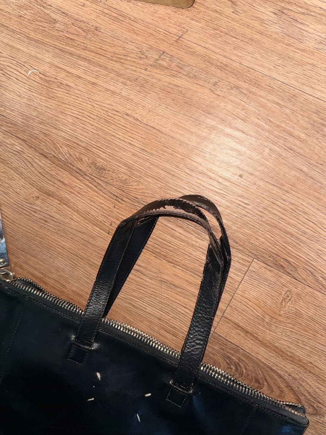 마틴 마르지엘라 레더 핸드 페인팅 토트백 상품이미지7