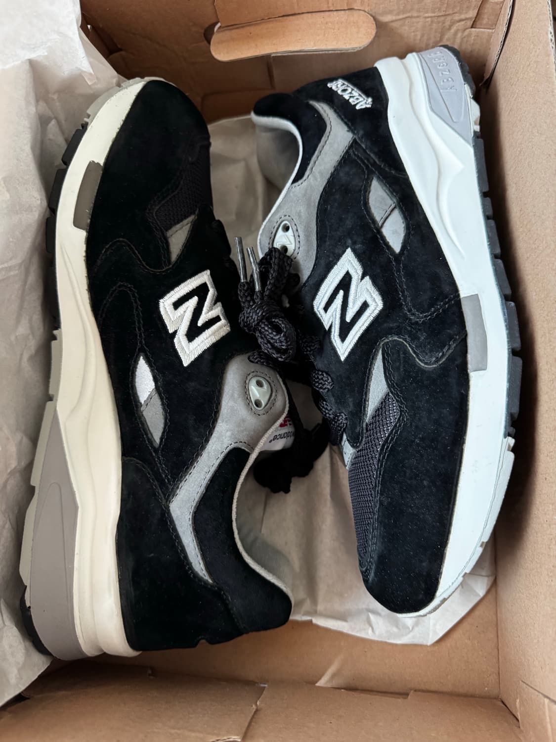 새제품 뉴발란스 cm1600bk 270 팝니다. 상품이미지2