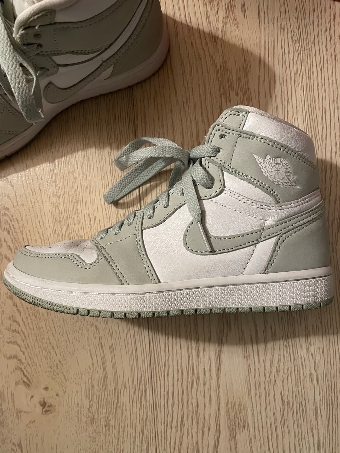 (W)조던 1 레트로 하이 씨폼 판매합니다  사이즈 230 상품이미지3