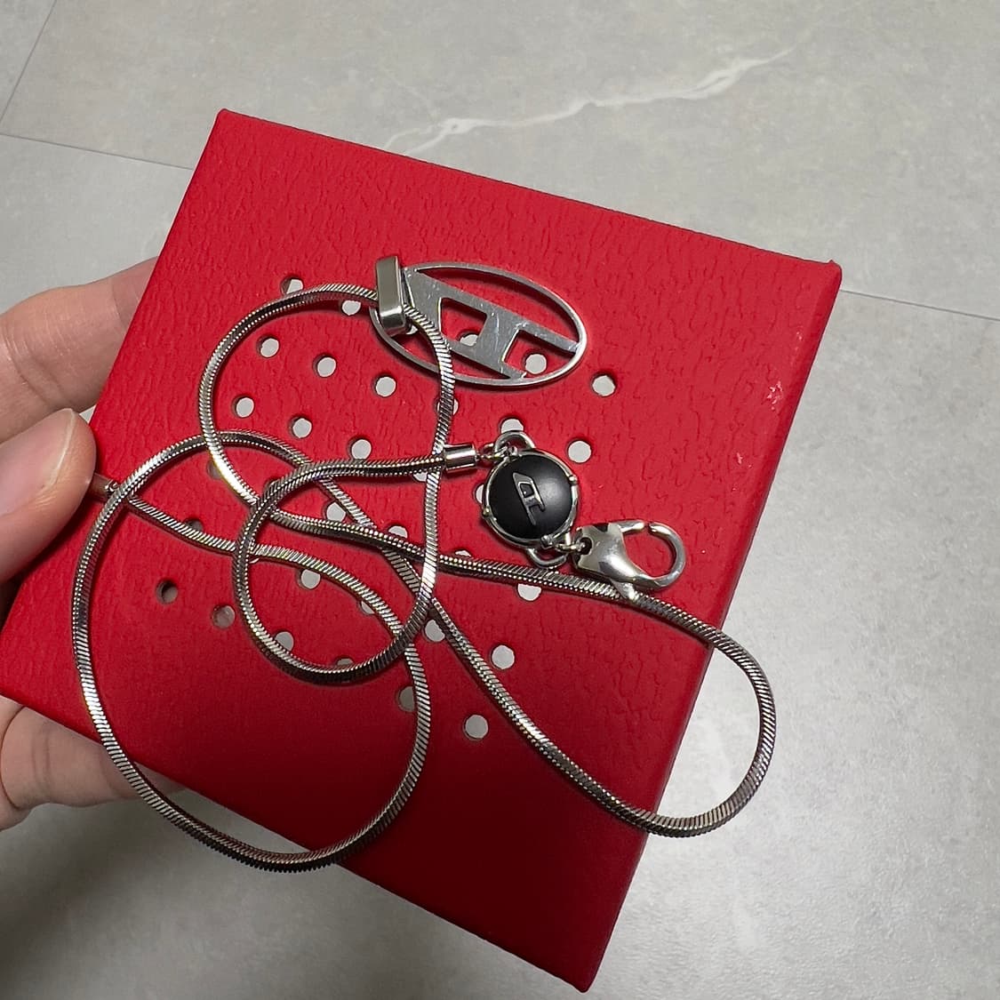 (우체국 택포가격) 디젤 피카부 D로고 펜던트 목걸이 상품이미지5