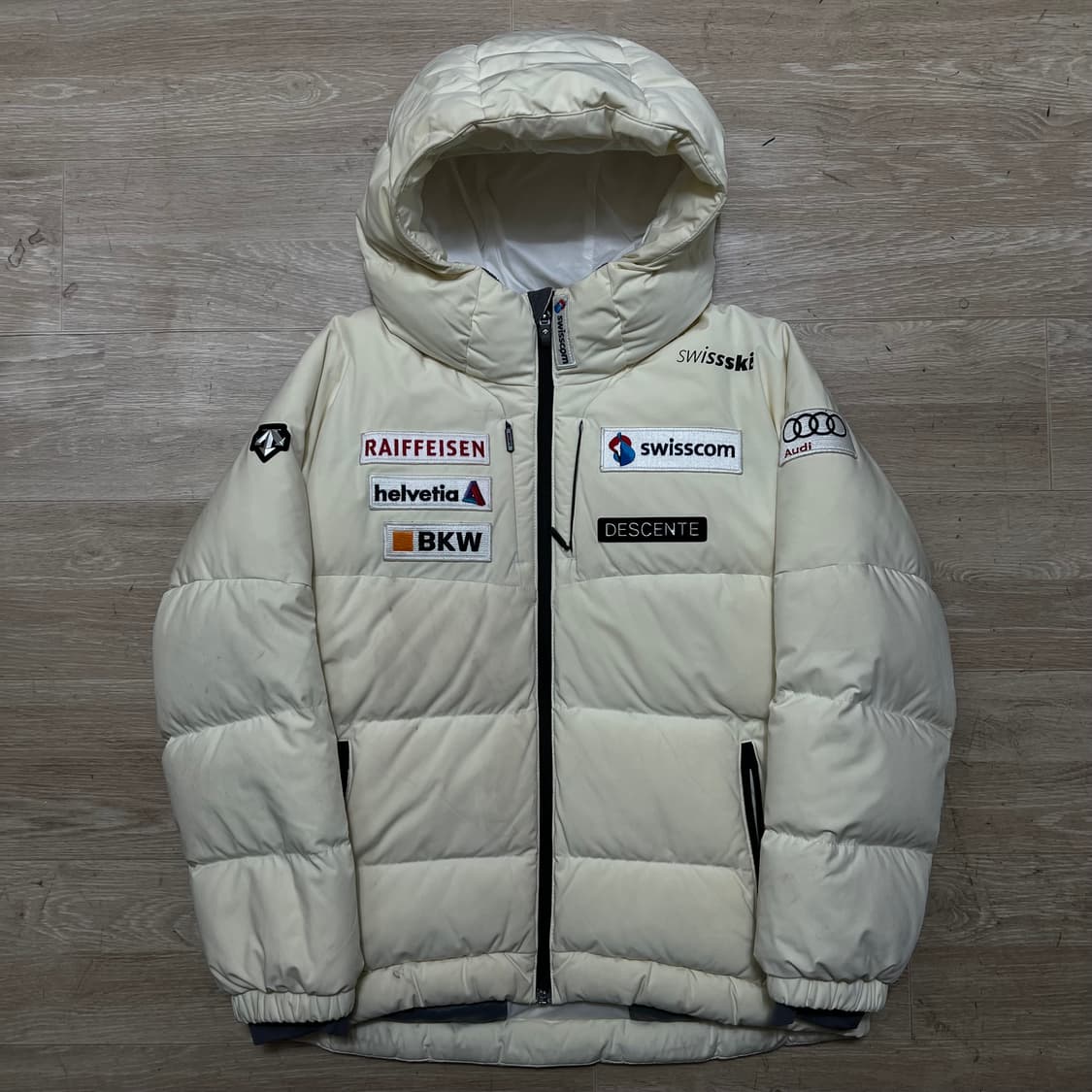 데상트 키즈 아우디 멀티패치 후드 스키패딩 점퍼 [아이보리] 150 상품이미지1