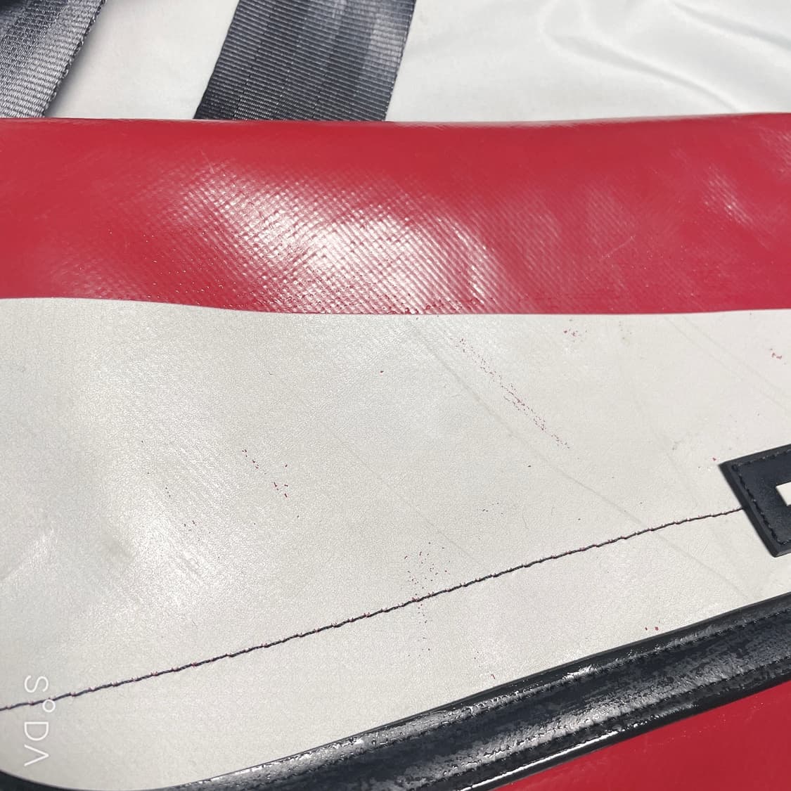 프라이탁 하파오 레드화이트 크로스백 상품이미지4