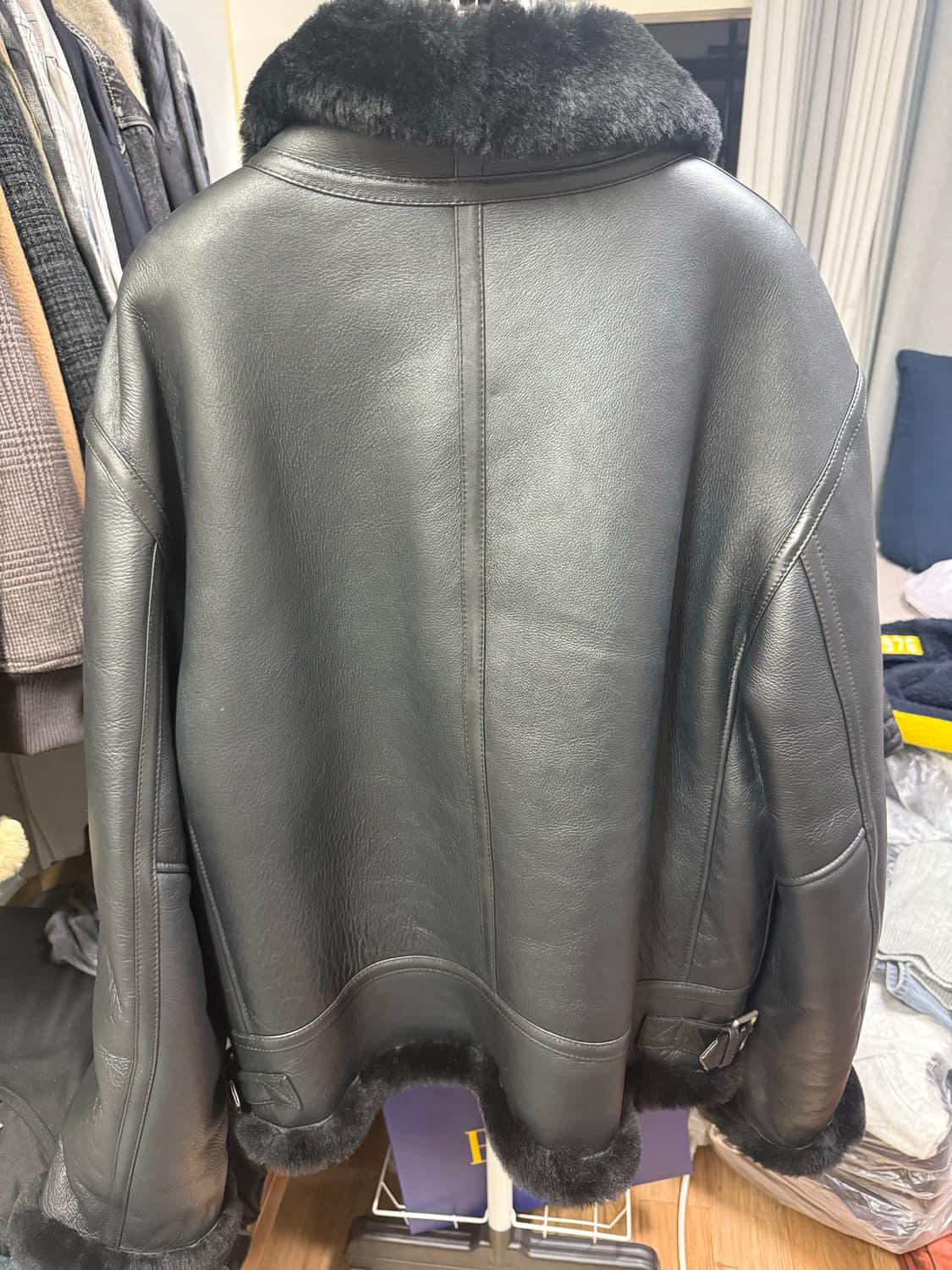 도프제이슨 오버사이즈 리얼 무스탕 블랙 L사이즈 팔아요. 상품이미지3