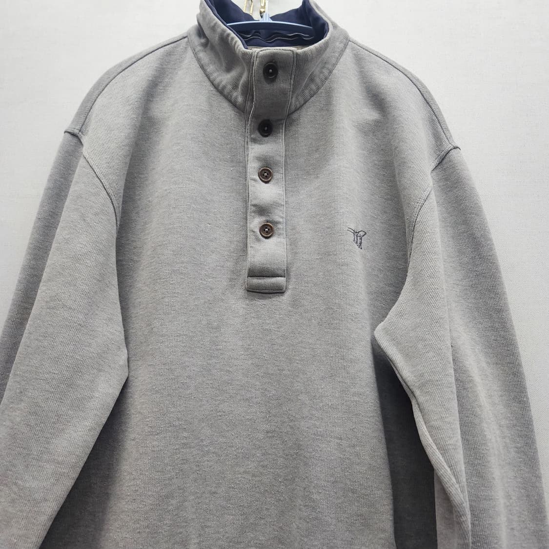 헨리코튼 버튼 헨리넥 로고 맨투맨 105(L~XL) 상품이미지2