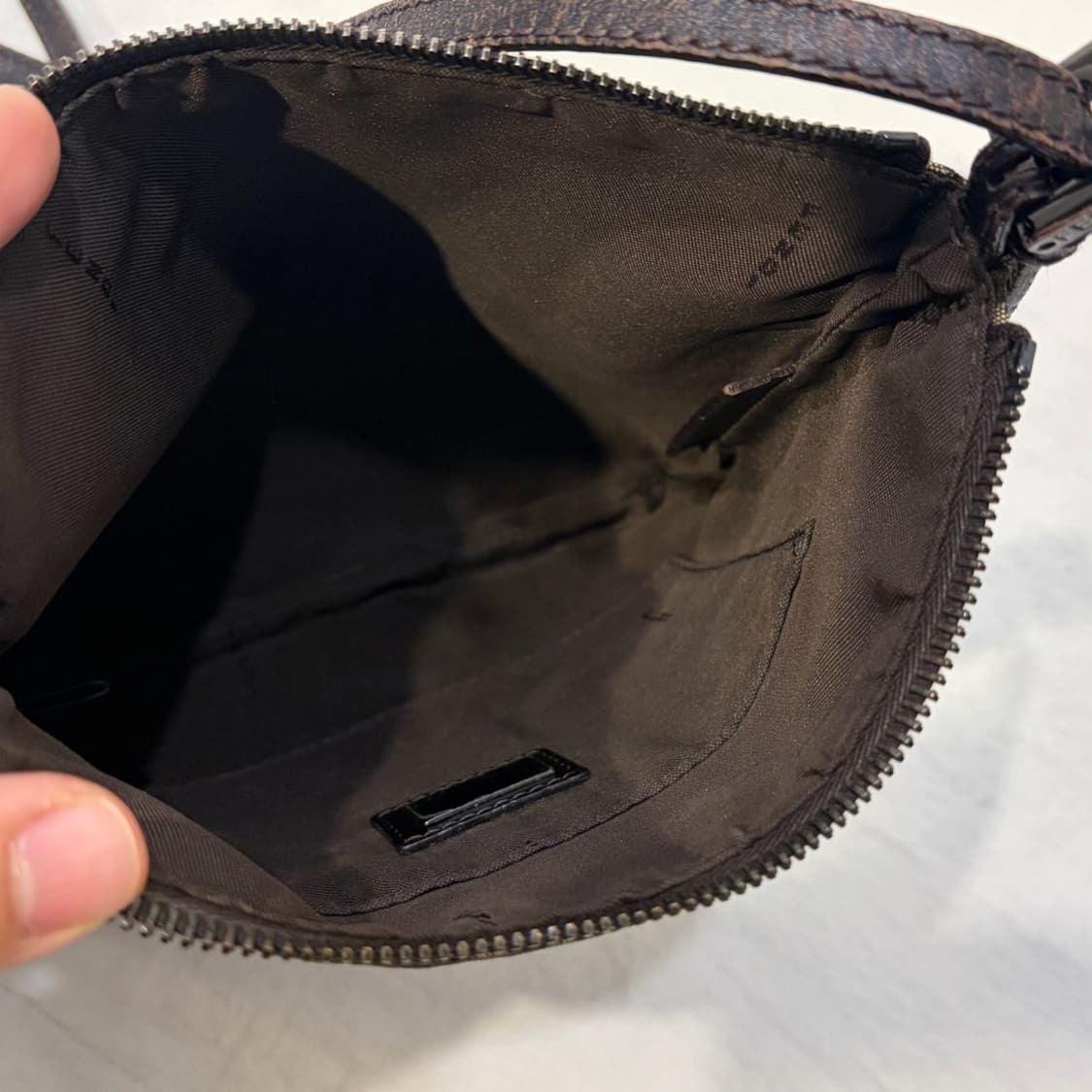 펜디 FF 로고 미니 크로스백 주카 가방 상품이미지8