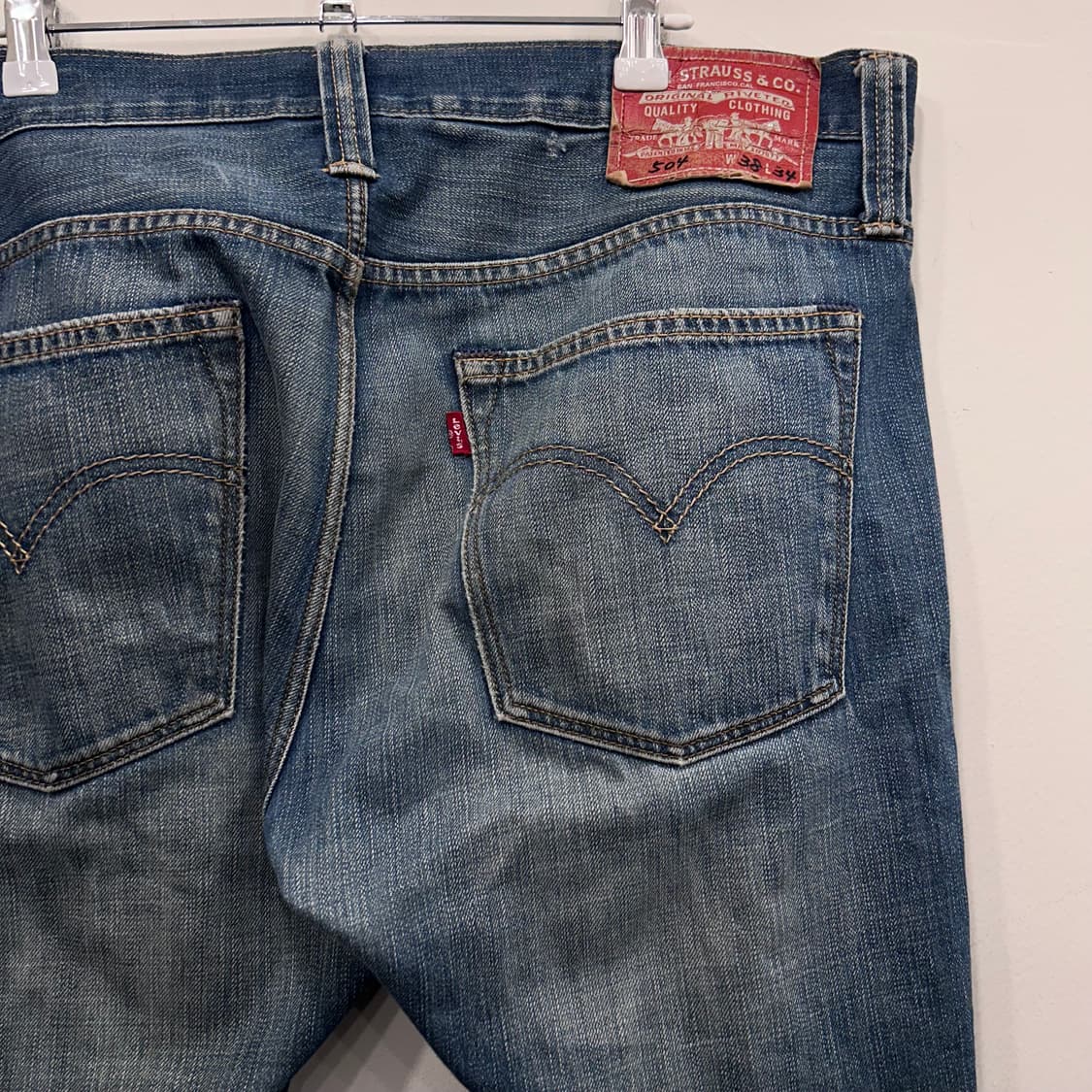 리바이스 504 레귤러 스트레이트핏 중청 데님팬츠 상품이미지1