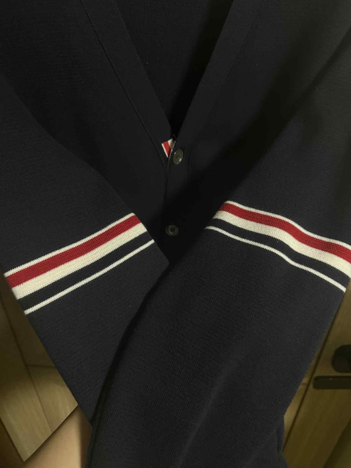 톰브라운 밀라노스티치 암밴드 가디건 네이비 4 상품이미지3