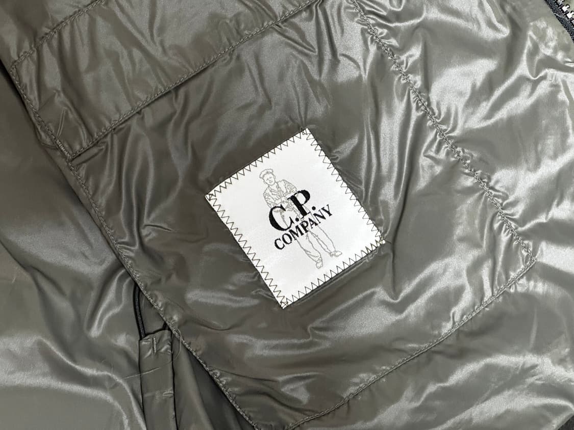 cp컴퍼니 dd쉘 패딩 S 상품이미지5