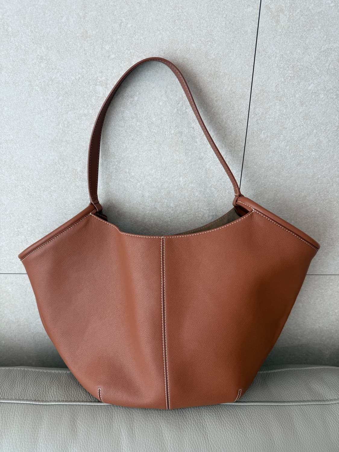 님버스 숄더백 미디움 (2번 착용/ 거의새상품) 상품이미지2