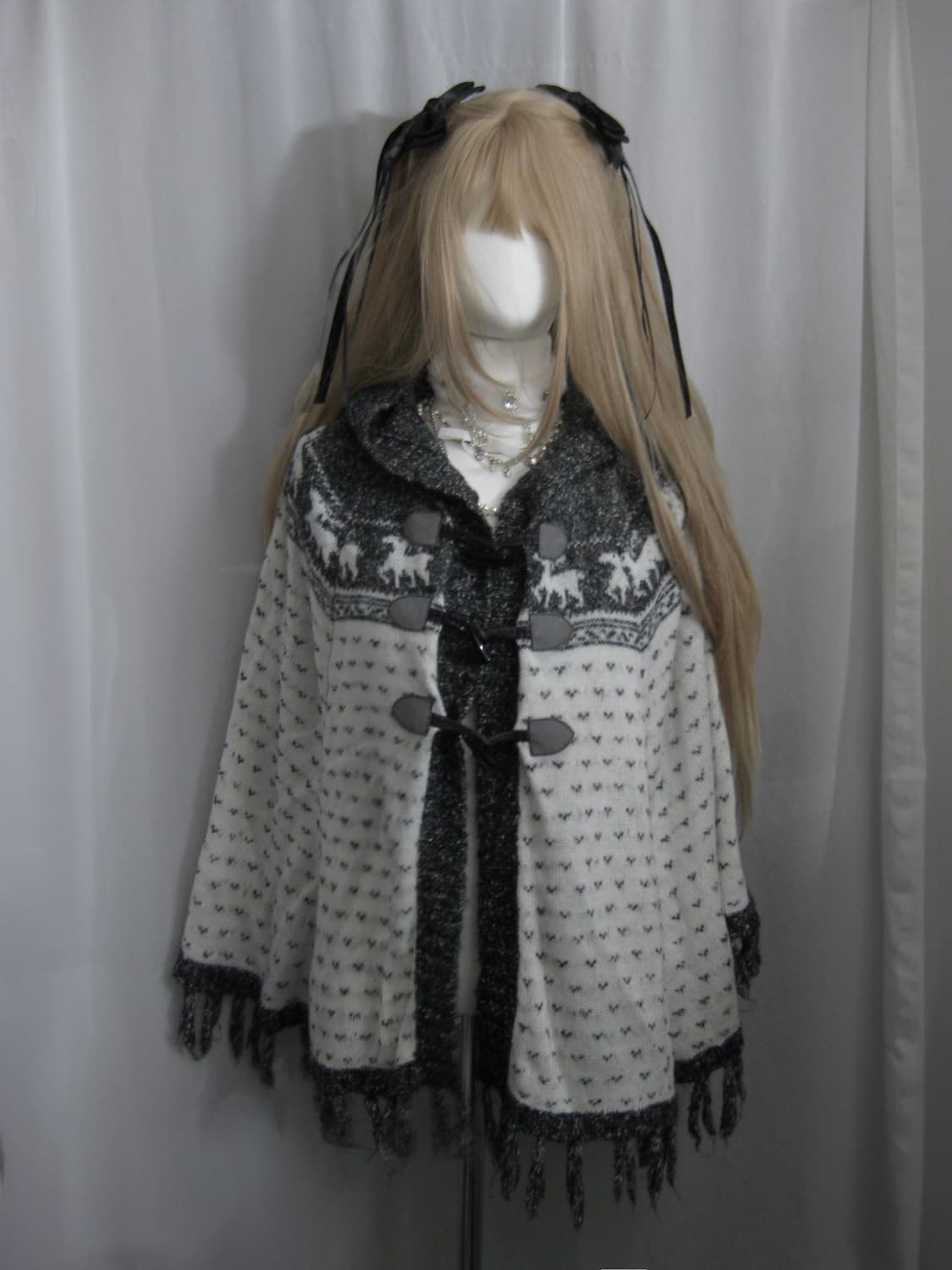 Nordic Winter Knit Cape 하트패턴의 노르딕 윈터 케이프 상품이미지1