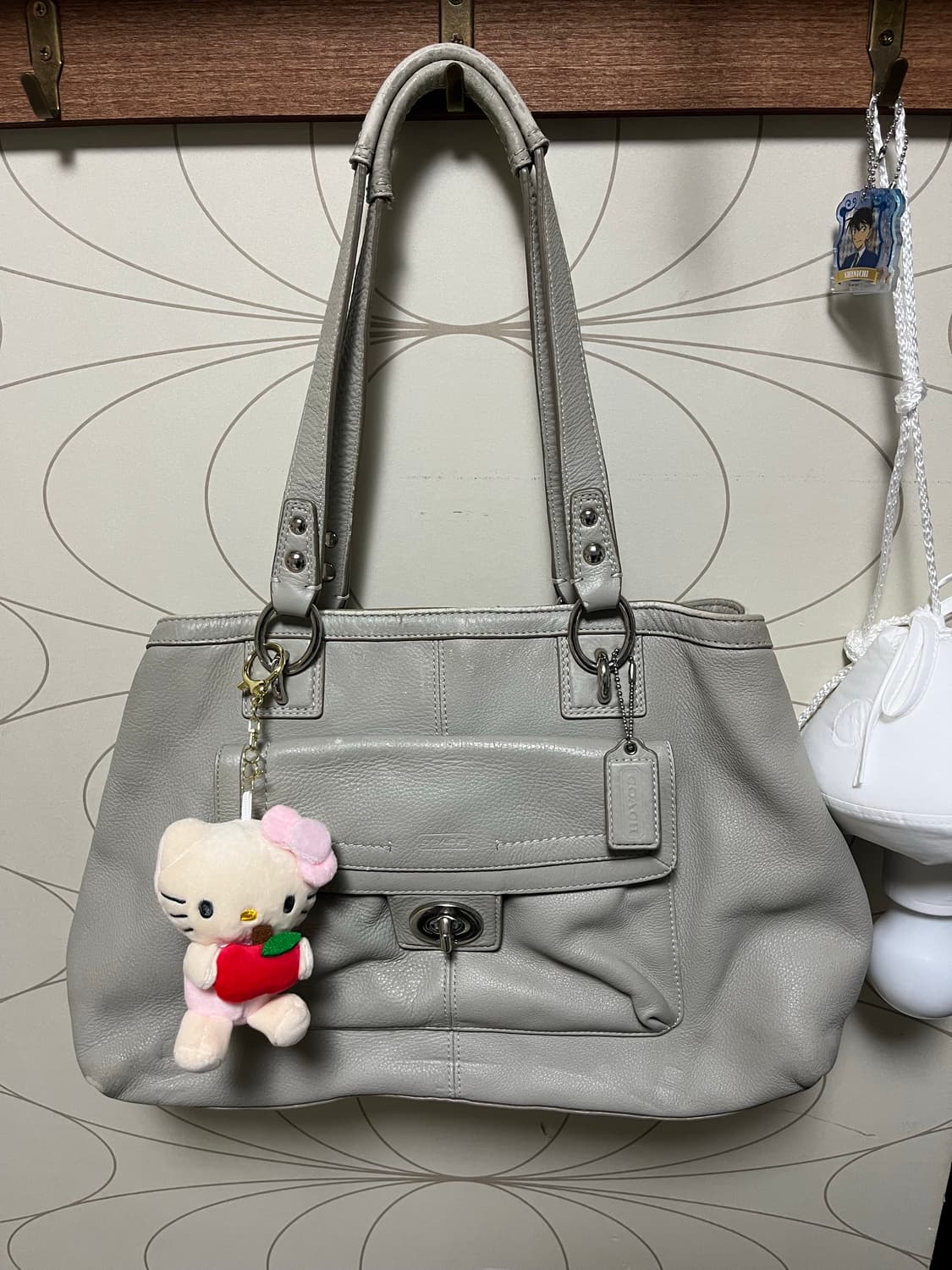 코치 그레이 숄더백 상품이미지1