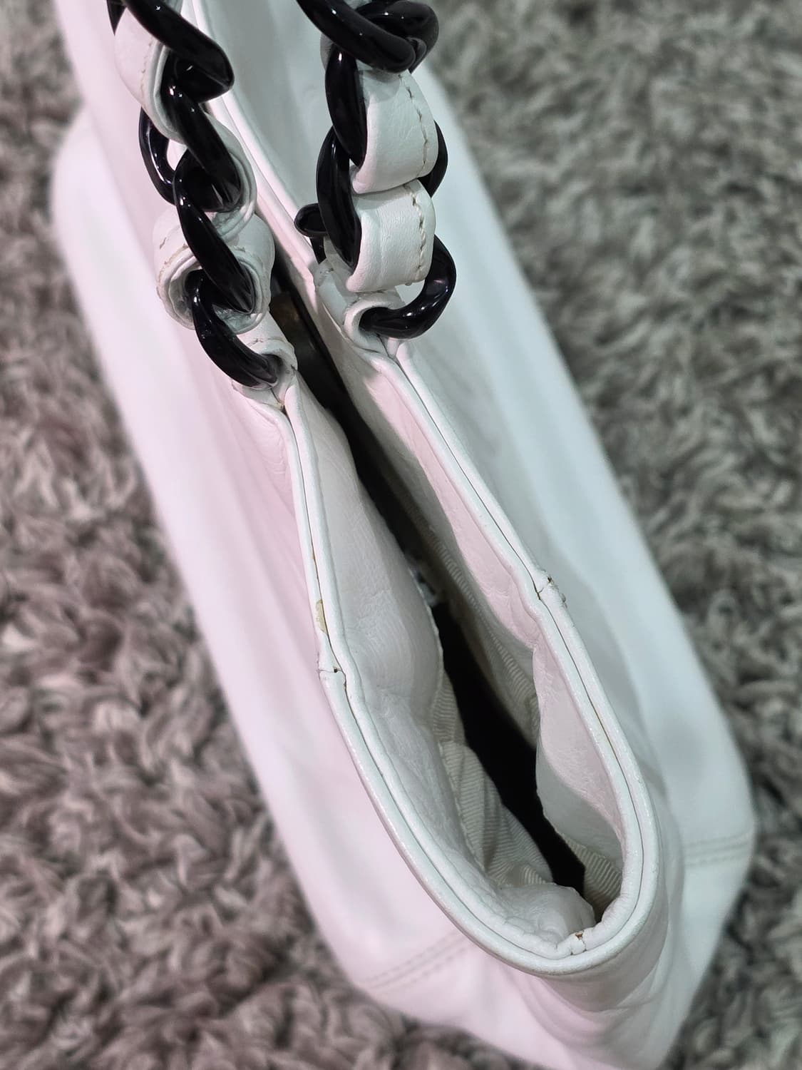 샤넬 램스킨 화이트 빅 cc 아크릴 체인숄더백 상품이미지5