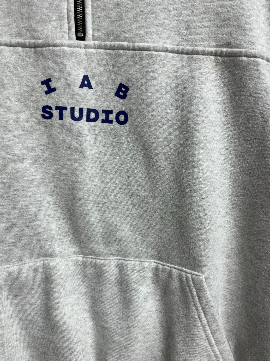 아이앱 스튜디오 하프 집 반집업 풀오버 라이트 그레이 상품이미지3