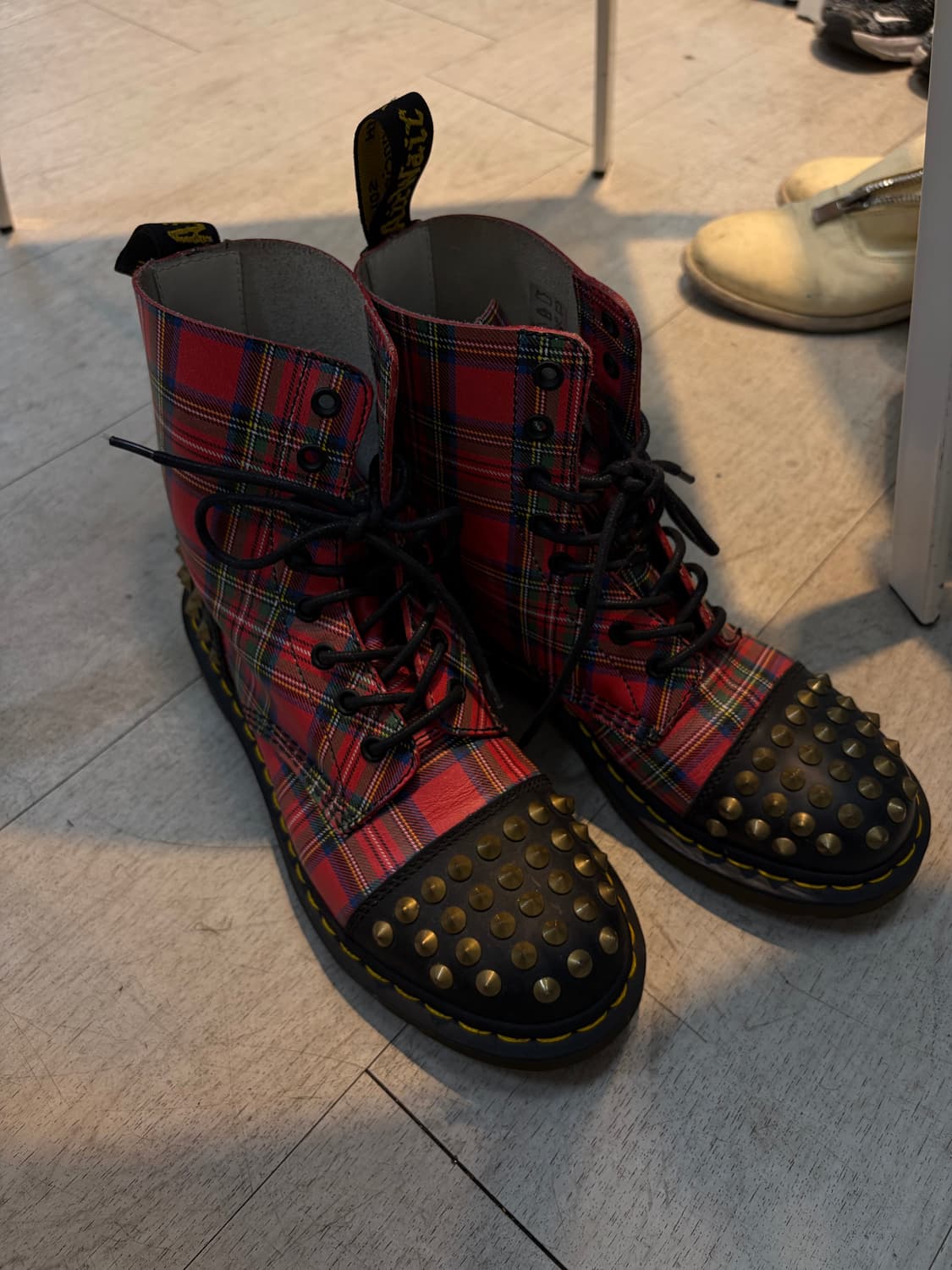 닥터마틴 부츠 타탄체크 상품이미지1