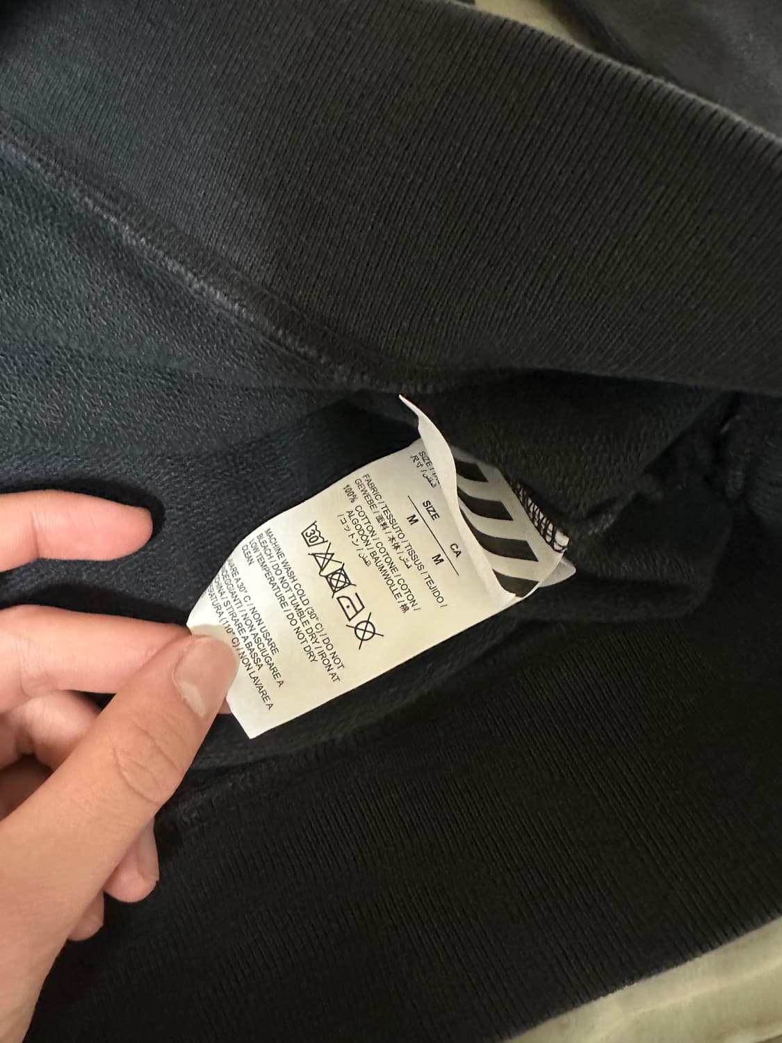 오프화이트 블랙 스티치 맨투맨 m 상품이미지3